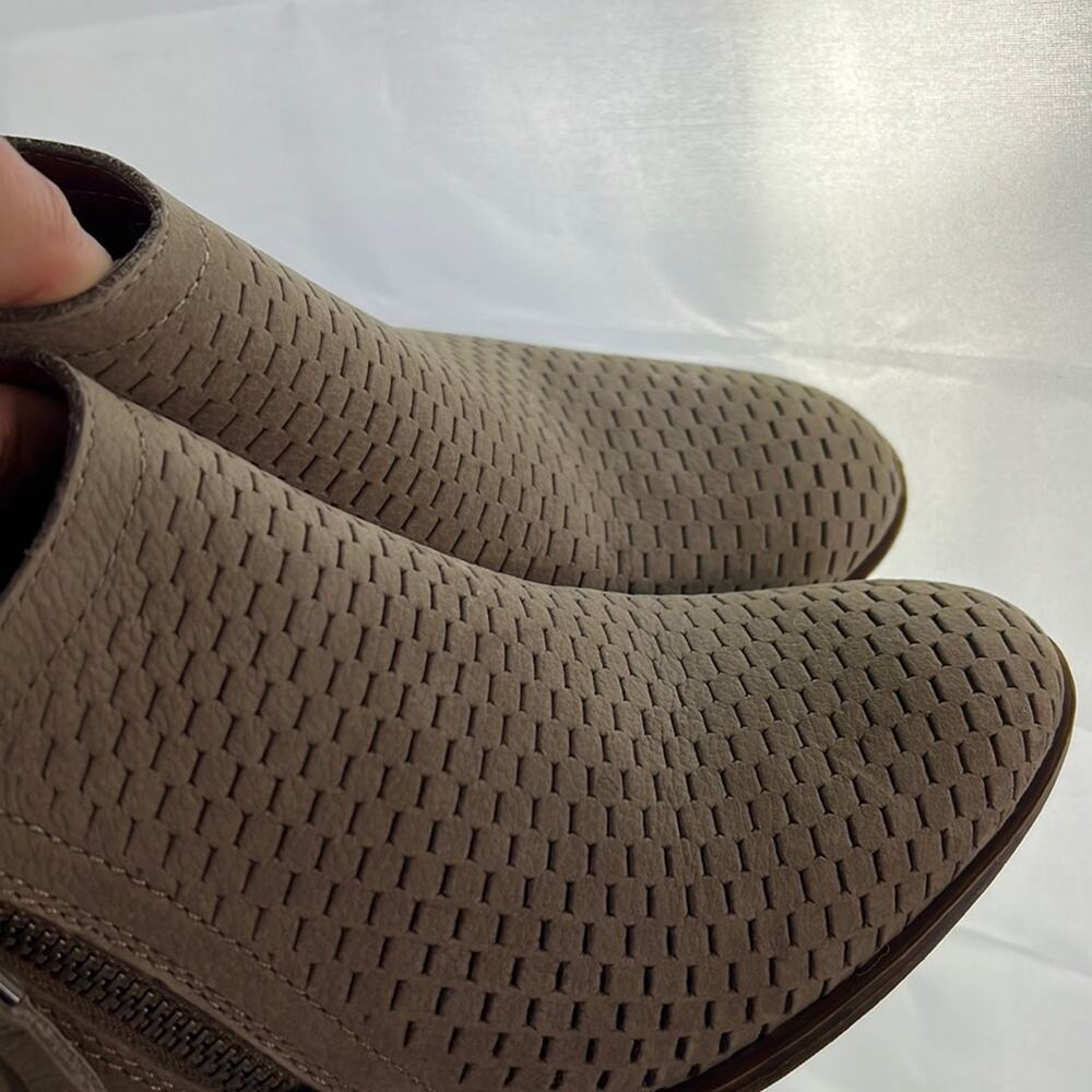Lucky Brand Brielley taupe textured suede and leather ankle boots zipper 7 M - Picture 2 of 10
